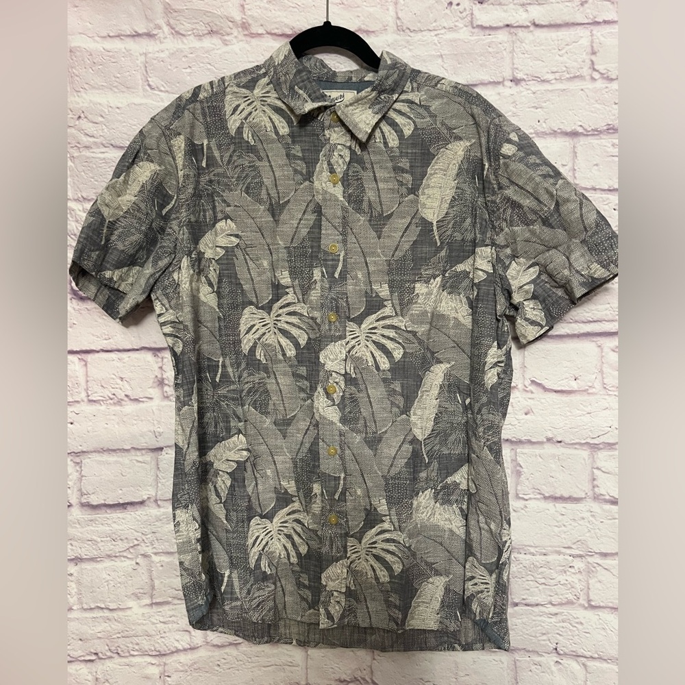 Grayers Clothiers Men’s XL button down palm leaf shirt